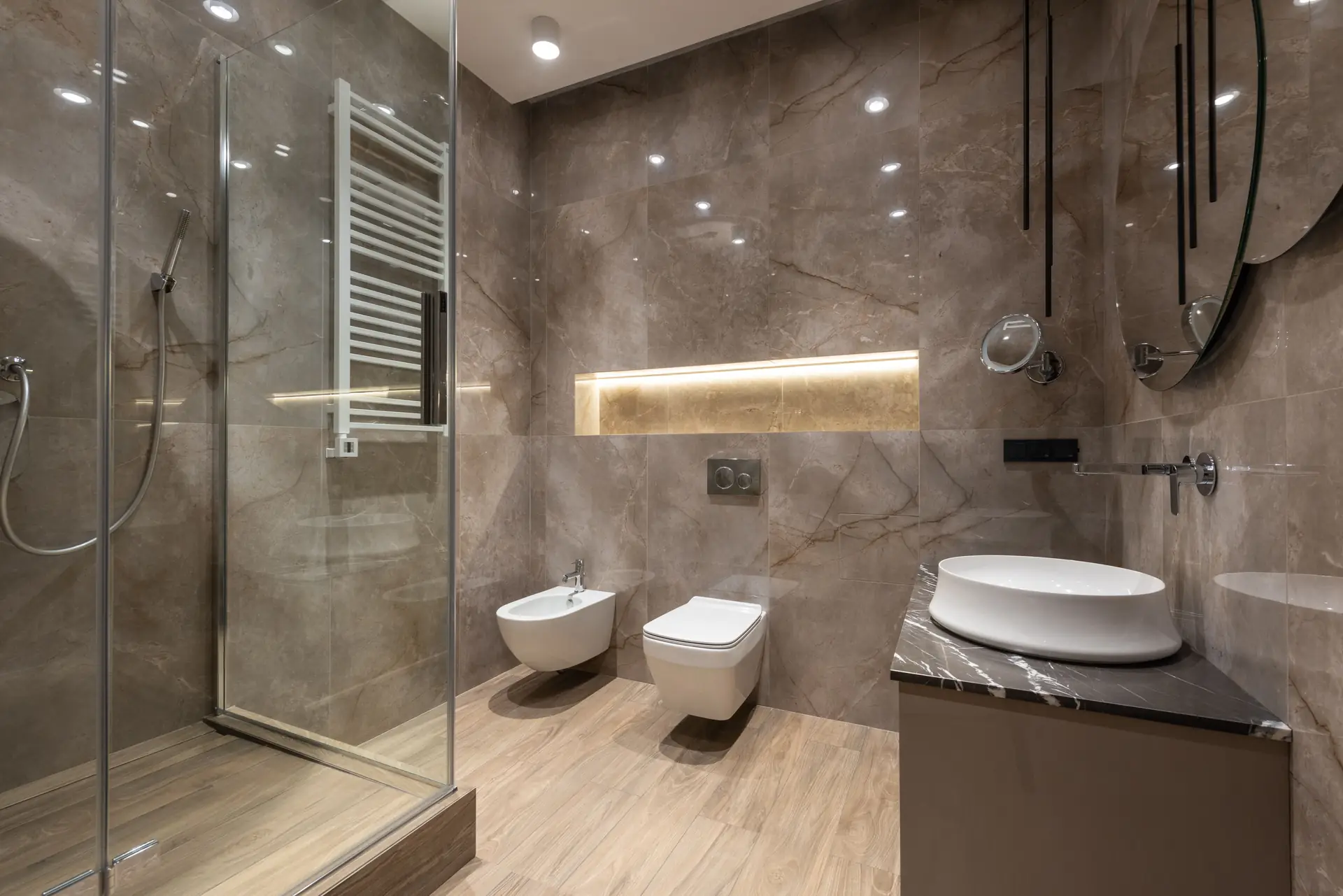 Modern bathroom with wall-hung closet, bidet and a vessel basin